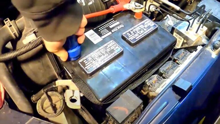 What is the Size of Battery for 6.0 Powerstroke?